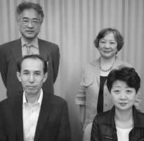 （手前右から）溝部医師、石川弁護士、（後ろ右から）垣田副理事長、支援ネット・高久代表