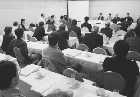 ４４人が参加して開かれた相楽医師会との懇談会