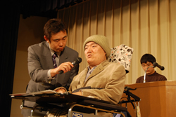 アピール提案をする木村善男さん（ＮＰＯ法人京都頸髄損傷者連絡会理事）と司会の寺谷一紀さん